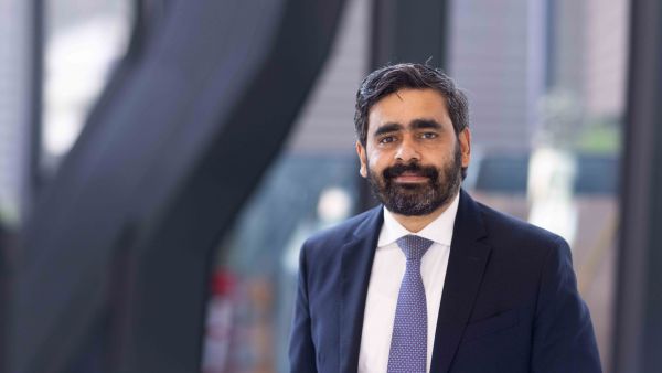 أنيل مينون، رئيس قسم عمليات الاندماج والاستحواذ في منطقة الشرق الأوسط وشمال أفريقيا ورئيس أسواق رأس المال في EY. منطقة الشرق الأوسط وشمال إفريقيا تشهد زيادة في نشاط الاندماج والاستحواذ في عام 2024 مع تسجيل 701 صفقة بقيمة إجمالية بلغت 92.3 مليار دولار