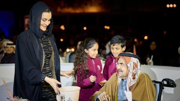 خلال الحدث صاحب السمو الأمير الوالد الشيخ حمد بن خليفة آل ثاني وصاحبة السمو الشيخة موزا بنت ناصر يشهدان حفل الذكرى الثلاثين لتأسيس مؤسسة قطر