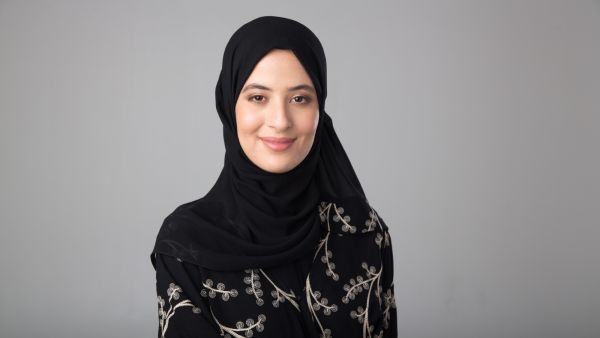 نصائح جمالية لصاحبات البشرة الدهنية في العيد الوطني الكويتي 