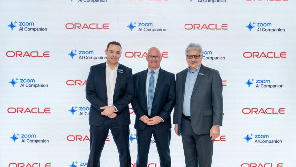 ]منصة " Zoom " تستخدم خدمة البنية التحتية من Oracle Cloud لتعزيز منصتها التي تعمل على الذكاء الاصطناعي أولاً في السعودية
