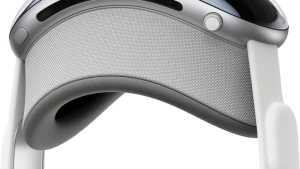 Apple’s Vision Pro struggles with app shortage