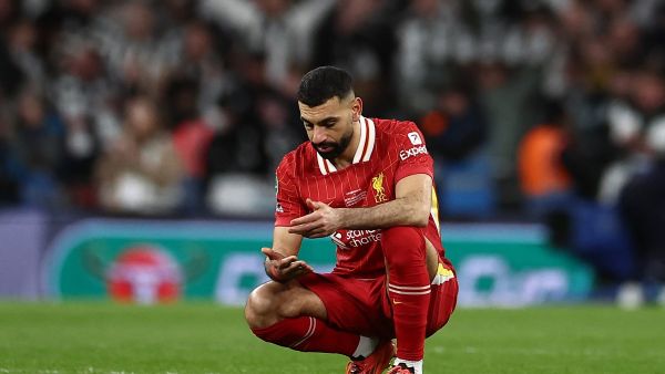 بعد نهائي كأس الرابطة..كاراجر: صلاح لم يتلق الدعم الكافي من زملائه  (Photo by HENRY NICHOLLS / AFP) بعد نهائي كأس الرابطة..كاراجر: صلاح لم يتلق الدعم الكافي من زملائه