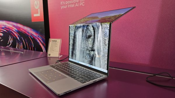 Lenovo tests laptops with solar power and foldable screens