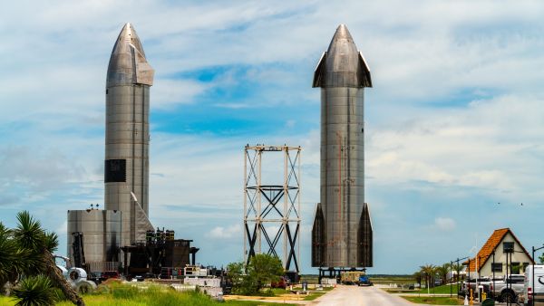 Musk: Starship will launch to Mars end of 2026, accompanied by Tesla robot