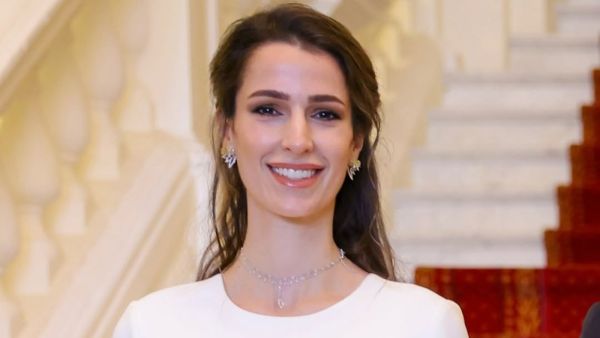 الأميرة رجوة الحسين تستقبل عامها الجديد بفستان من ستايل الثمانينات