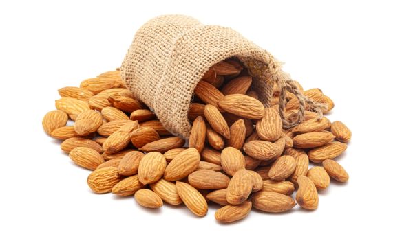 تخلص من دهون بطنك باللوز