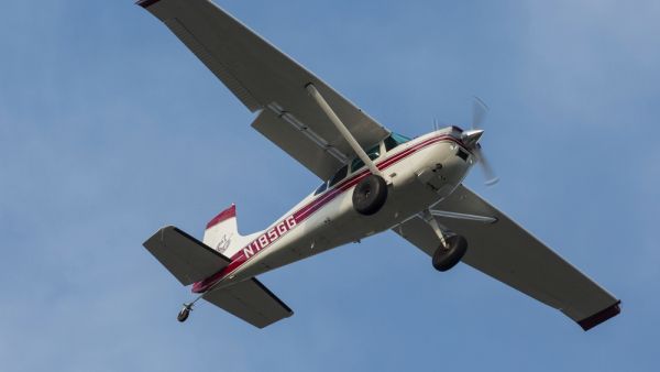 Four killed in a plane crash in the U.S. state of Illinois