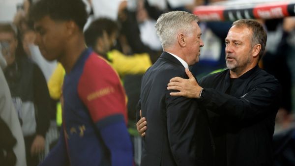 نهائي كأس الملك بين برشلونة وريال مدريد سيُقام في موعده رغم أزمة التحكيم (Photo by OSCAR DEL POZO / AFP) نهائي كأس الملك بين برشلونة وريال مدريد سيُقام في موعده رغم أزمة التحكيم
