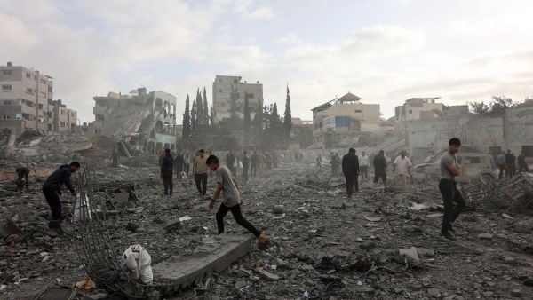 Palestinians try to salvage some items in the devastated yard of a school, a day after it was hit by an Israeli strike, in the al-Tuffah neighbourhood of Gaza City on April 4, 2025. Gaza's civil defence agency said on April 3 that at least 31 people, including children, were killed in the Israeli strike on the school serving as a shelter for Palestinians displaced by the war. (Photo by Omar AL-QATTAA / AFP) palestinian  -  israel  -  conflict