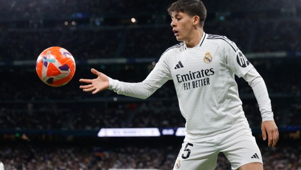 "خليفة كروس" يظهر؟ غولر يبهر أنشيلوتي ويقود خط وسط ريال مدريد ببراعة (Photo by OSCAR DEL POZO / AFP) "خليفة كروس" يظهر؟ غولر يبهر أنشيلوتي ويقود خط وسط ريال مدريد ببراعة