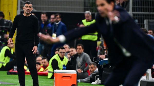 كونسيساو يهدي ميلان انتصارًا تاريخيًا على إنتر.. ويُعيد الجدل حول مستقبله (Photo by Piero CRUCIATTI / AFP) كونسيساو يهدي ميلان انتصارًا تاريخيًا على إنتر.. ويُعيد الجدل حول مستقبله