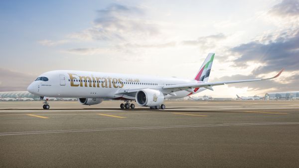 طيران الإمارات تبدأ خدمة عمّان بطائرتها الإيرباص A350 الجديدة طيران الإمارات تبدأ خدمة عمّان بطائرتها الإيرباص A350 الجديدة