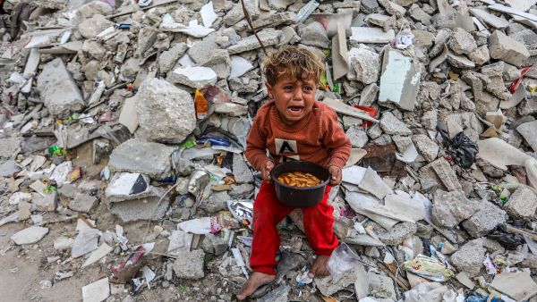 أفادت وكالة الأمم المتحدة لغوث وتشغيل اللاجئين الفلسطينيين "الأونروا"، اليوم الأحد، بأن قطاع غزة يحتاج 500 إلى 600 شاحنة مساعدات كل يوم