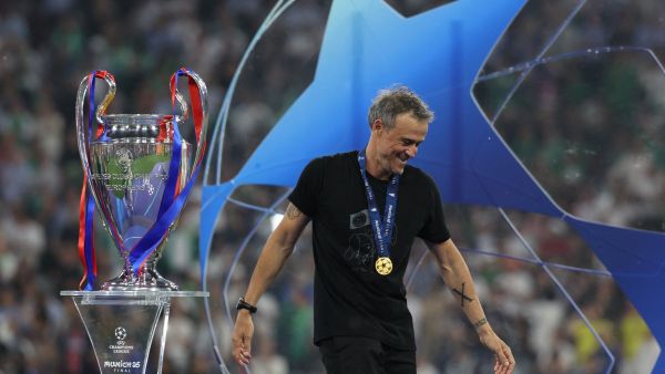 من برشلونة إلى باريس: تهنئة رسمية بلقب دوري الأبطال الأول في تاريخ النادي