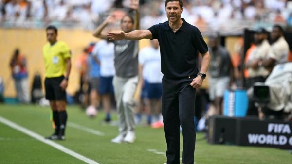 ريال مدريد يرفض طلب ألونسو بتعزيز خط الوسط