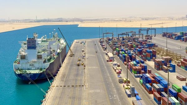 دي بي ورلد – مصر ترسّخ ريادتها الإقليمية باستقبال "سفينة تغويز عملاقة" وتُنجز ثلاث عمليات بحرية استراتيجية خلال أسبوع واحد