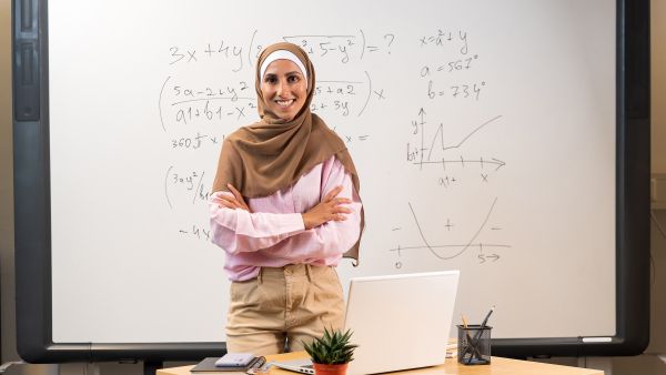 بدأ بصرف السلف الطارئة لثلاثة آلاف معلم من المتقدمين للحصول عليها بواقع 3 ملايين دينار