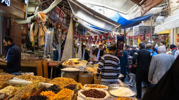 نتيجة لارتفاع الرقم القياسي لمجموعة الأمتعة الشخصية والتبغ والسجائر والفواكه والمكسرات