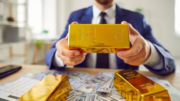 الذهب يتراجع إلى أدنى مستوى في شهر مع انحسار التوتر التجاري بين أمريكا والصين