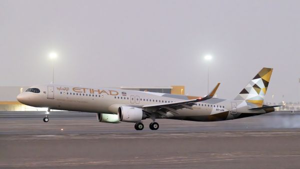 الاتحاد للطيران تستقبل أول طائرة إيرباص A321LR لها في أبوظبي