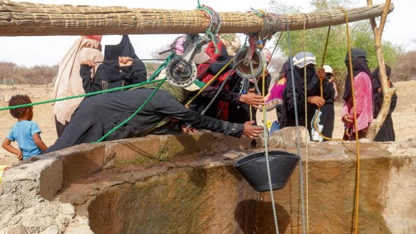 7 suffocate inside well during rescue attempt in southwest Taiz, Yemen