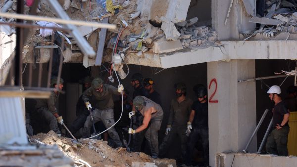 Israeli rescuers and soldiers search amid the rubble of a heavily damaged building, following an overnight Iranian missile strike in Bat Yam on June 15, 2025. Iran struck Israel early on June 15, with barrages of missiles after a massive onslaught targeted the Islamic republic's nuclear, military and oil facilities, and killed several top generals. (Photo by GIL COHEN-MAGEN / AFP) Israeli soldiers killing each other amid heavy censorship in Gaza