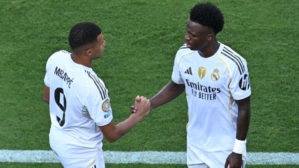 ريال مدريد يدرس اتخاذ إجراءات ضد مبابي وفينيسيوس بسبب التخاذل الدفاعي