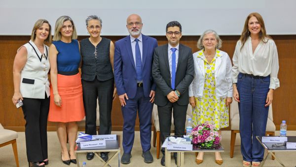  Empowering Women in the Informal Sector: AUB Celebrates QUDWA Graduates and Holds Panel Discussion on Women’s Work in Lebanon