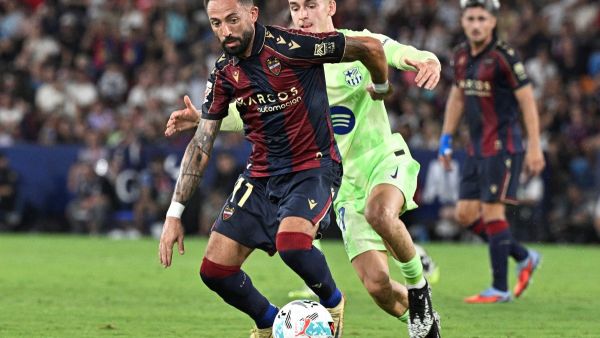 الاتحاد الإسباني يكشف عن تسجيلات الفار في واقعة ركلة جزاء برشلونة وليفانتي (Photo by Jose JORDAN / AFP) الاتحاد الإسباني يكشف عن تسجيلات الفار في واقعة ركلة جزاء برشلونة وليفانتي