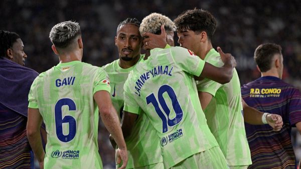برشلونة يعاني أمام ليفانتي وينتزع الفوز في اللحظات الأخيرة (Photo by Jose JORDAN / AFP) برشلونة يعاني أمام ليفانتي وينتزع الفوز في اللحظات الأخيرة