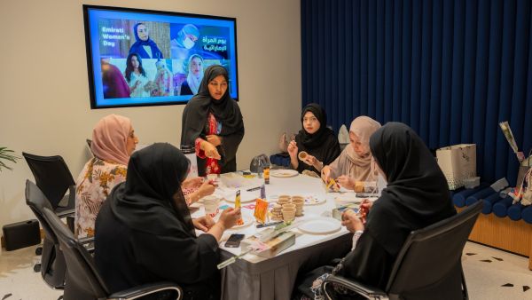 "دو" تحتفي بالإنجازات النسائية في يوم المرأة الإماراتية 2025