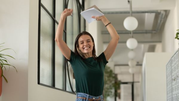 قائمة أغاني نجاح التوجيهي 2025