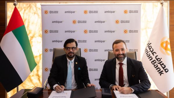 مصرف عجمان وشركة "أمبيبار الشرق الأوسط" يوقعان شراكة استراتيجية في مجال الاستدامة