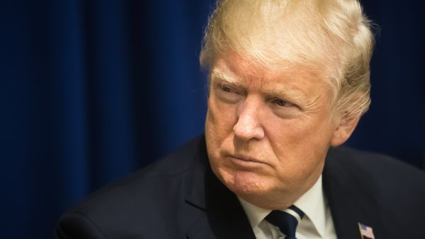 ترامب يتراجع عن ربط تمويل الولايات بموقفها من مقاطعة إسرائيل