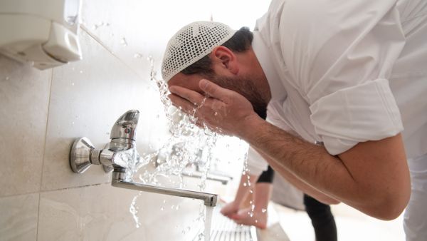 تفسير حلم الوضوء في المنام للعزباء والمتزوجة