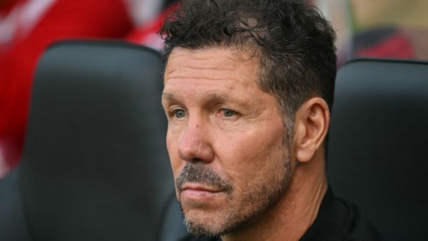 سيميوني يختار برشلونة كأفضل فريق في الليغا