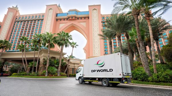 مجموعة موانئ دبي العالمية تعقد شراكة مع منتجعات أتلانتس دبي لإحداث تحول في الخدمات اللوجستية لقطاع الضيافة
