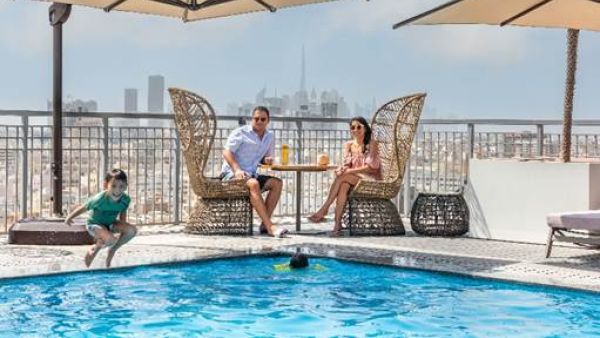 استقبل فصل الشتاء بعطلة عائلية لا تُنسى في دبي ديرة مع غرف بنصف السعر وتجارب مليئة بالمرح للأطفال