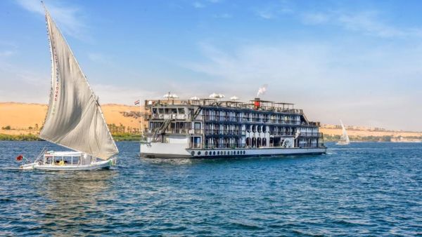 عودة الاتصال بسفينة ألما والنشطاء يلقون هواتفهم بالبحر