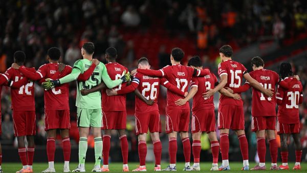 ليفربول يتلقى صدمة بإصابة أحد نجومه الشباب وغيابه حتى نهاية العام