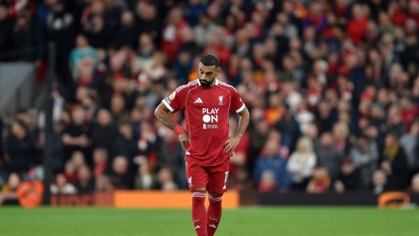 أسطورة ليفربول يطالب باستبعاد محمد صلاح من التشكيلة الأساسية