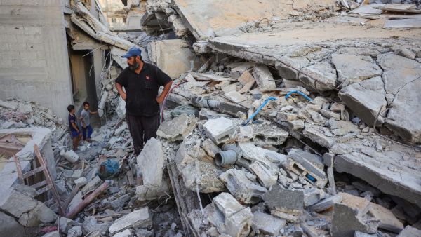 A man and children look at the rubble of a house destroyed in an Israeli strike in Khan Yunis, in the southern Gaza Strip, on October 29, 2025. Photo by BASHAR TALEB / AFP ceasefire