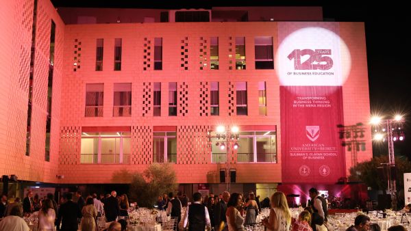 كلية سليمان العليان لإدارة الأعمال في الجامعة الأميركية في بيروت تحتفل بـ 125 عامًا من تعليم إدارة الأعمال