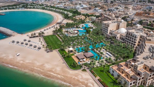 عامٌ من التألّق: ريكسوس المعيريض رأس الخيمة يحتفل بالذكرى السنوية الأولى مع مهرجان "أكتوبر فيست" على شاطئ البحر