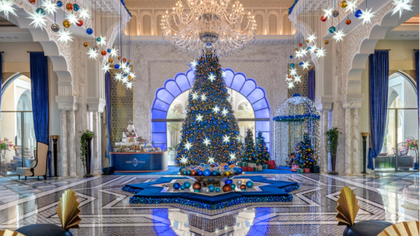 منتجع ريكسوس بريميوم جزيرة السعديات يدعو الضيوف للاحتفال بموسم الأعياد وسط أجواء مميّزة