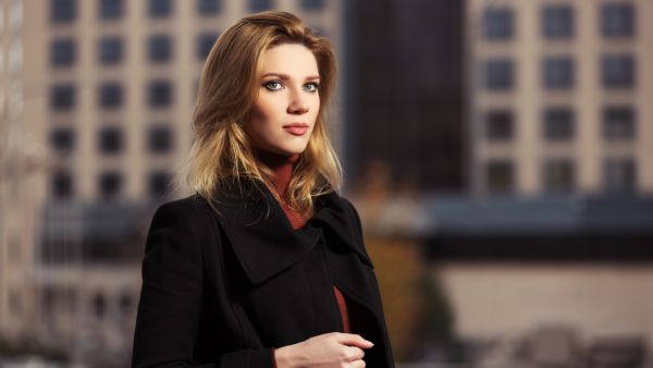 أفكار بسيطة لتنسيق ملابس الشتاء في العمل