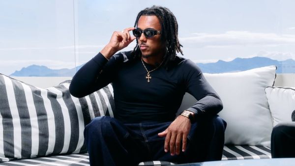 إطلالة جول كوندي العصرية تخطف الأنظار أثناء معسكر منتخب فرنسا