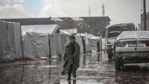 الأمطار تغمر غزة