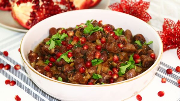 سلطة فول مدمس بالرمان