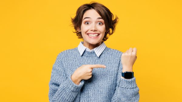 لماذا تفضل النساء ارتداء الساعة على اليد اليسرى؟